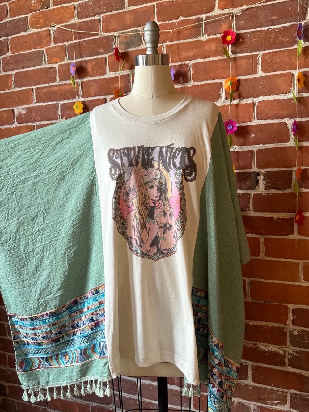 Unbranded Cream Graphic Raglan Tee with Sage Sleeves